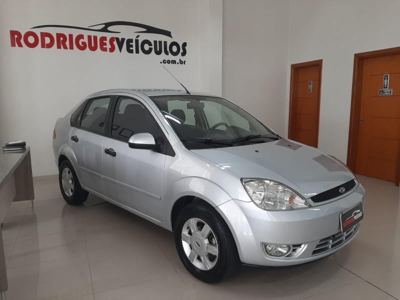 fiesta 1.6 rocam sedan 8v flex 4p manual 2005 caxias do sul