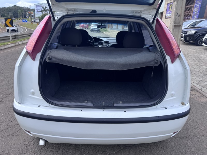 FOCUS 1.6 8V FLEX 4P MANUAL - 2009 - DOIS IRMãOS