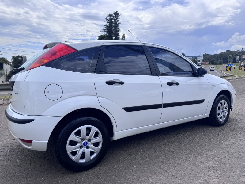 FOCUS 1.6 8V FLEX 4P MANUAL - 2009 - DOIS IRMãOS