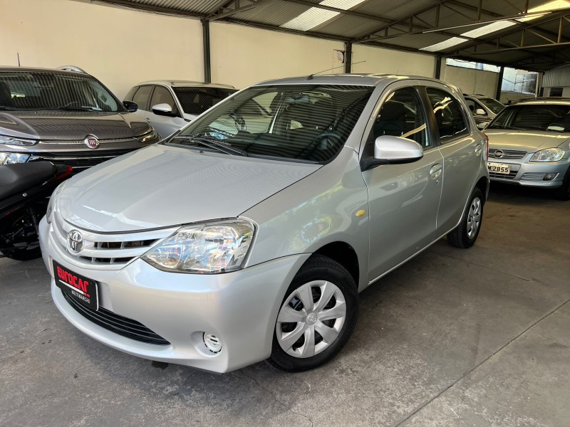 TOYOTA - ETIOS - 2014/2014 - Prata - R$ 46.900,00