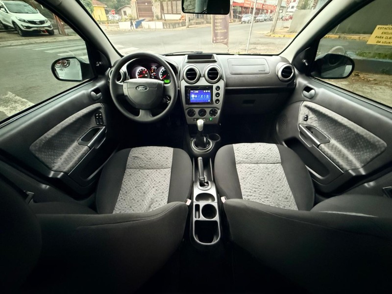 FIESTA 1.6 ROCAM SE 8V FLEX 4P MANUAL - 2014 - TRêS COROAS