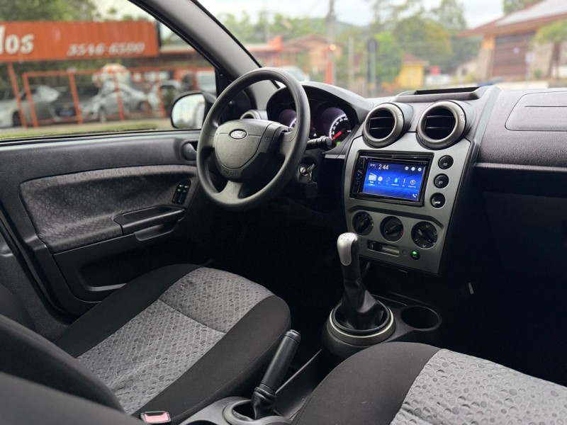 FIESTA 1.6 ROCAM SE 8V FLEX 4P MANUAL - 2014 - TRêS COROAS
