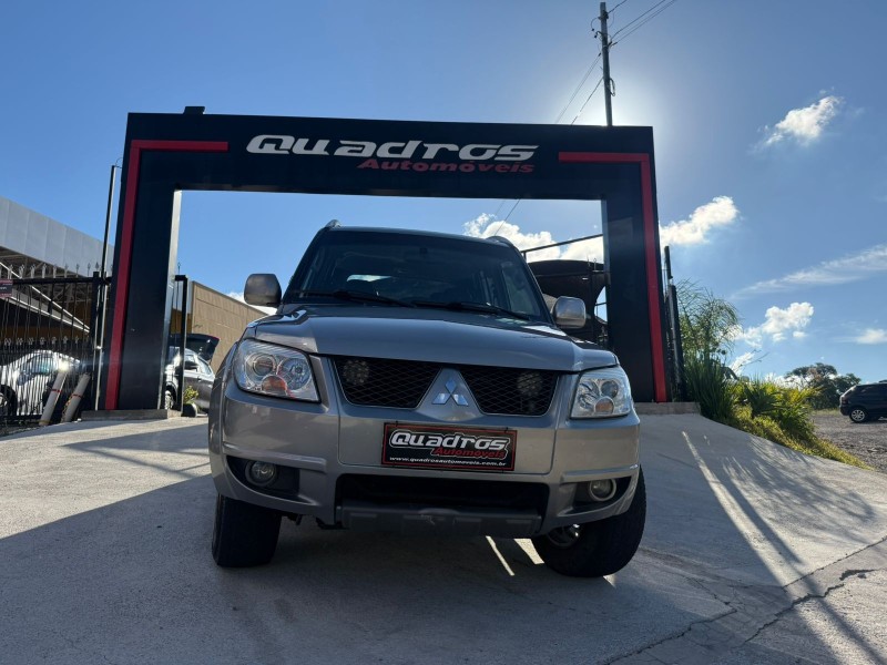 PAJERO TR4 2.0 4X4 16V 140CV FLEX 4P AUTOMÁTICO - 2013 - CAXIAS DO SUL