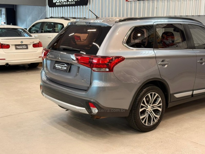 OUTLANDER 3.0 GT 4X4 V6 24V GASOLINA 4P AUTOMÁTICO - 2016 - CAXIAS DO SUL