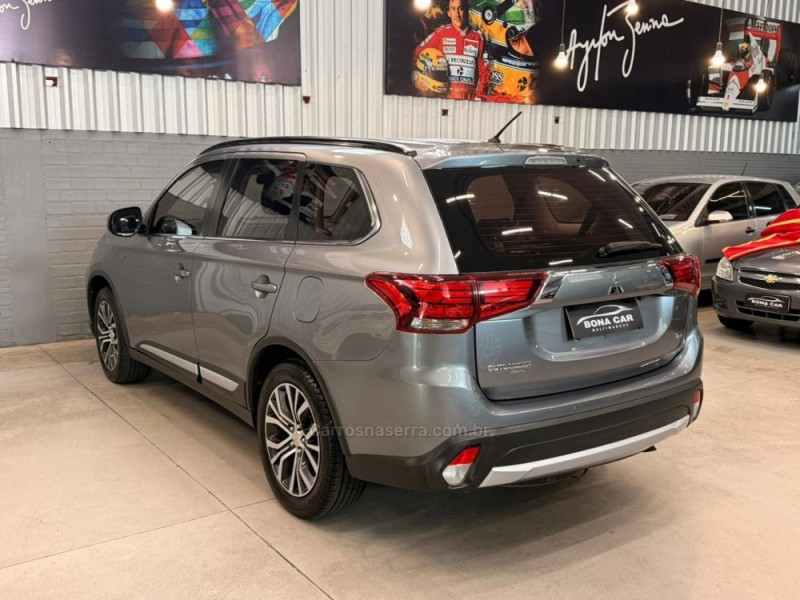 OUTLANDER 3.0 GT 4X4 V6 24V GASOLINA 4P AUTOMÁTICO - 2016 - CAXIAS DO SUL