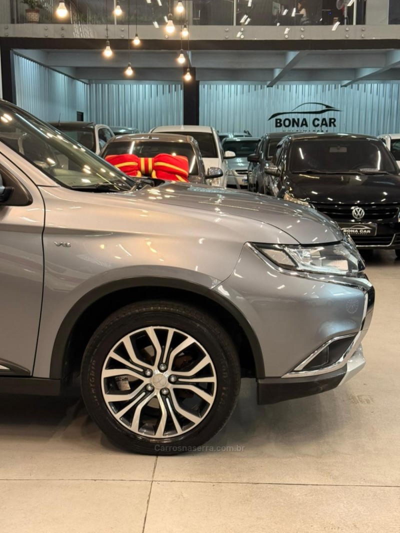 OUTLANDER 3.0 GT 4X4 V6 24V GASOLINA 4P AUTOMÁTICO - 2016 - CAXIAS DO SUL