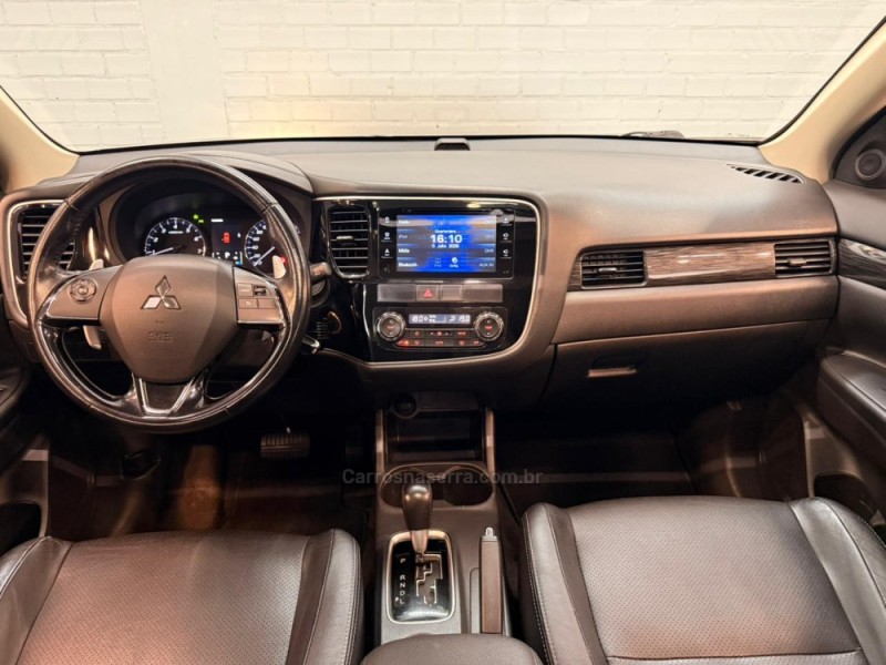 OUTLANDER 3.0 GT 4X4 V6 24V GASOLINA 4P AUTOMÁTICO - 2016 - CAXIAS DO SUL