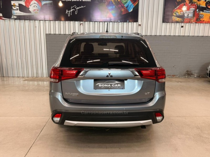 OUTLANDER 3.0 GT 4X4 V6 24V GASOLINA 4P AUTOMÁTICO - 2016 - CAXIAS DO SUL