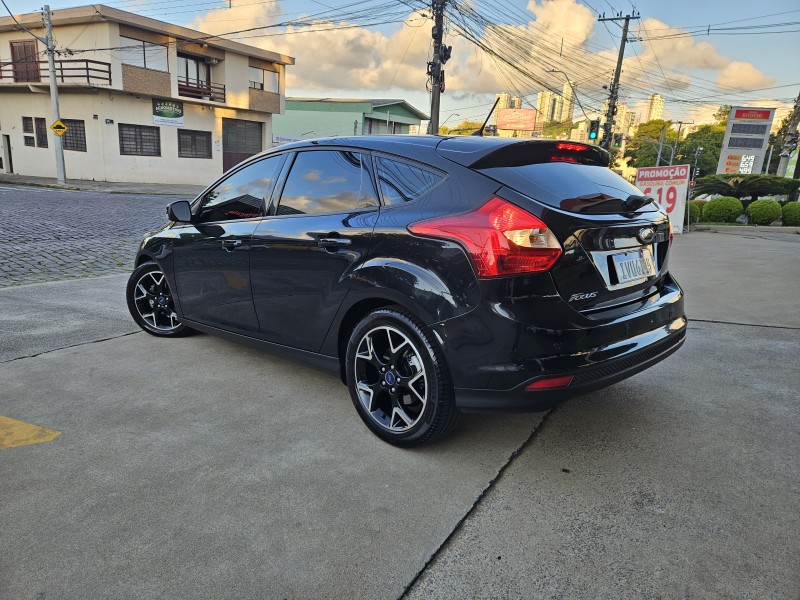 FOCUS 2.0 SE HATCH 16V FLEX 4P AUTO - 2014 - CAXIAS DO SUL