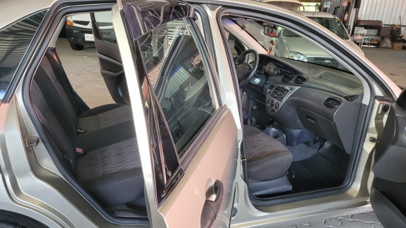 FOCUS 1.6 8V GASOLINA 4P MANUAL - 2005 - GARIBALDI