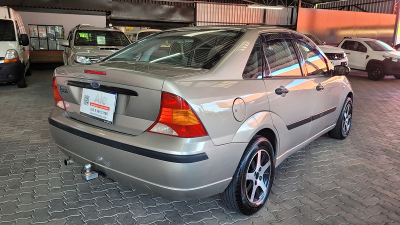 FOCUS 1.6 8V GASOLINA 4P MANUAL - 2005 - GARIBALDI