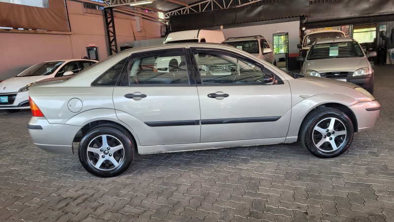FOCUS 1.6 8V GASOLINA 4P MANUAL - 2005 - GARIBALDI
