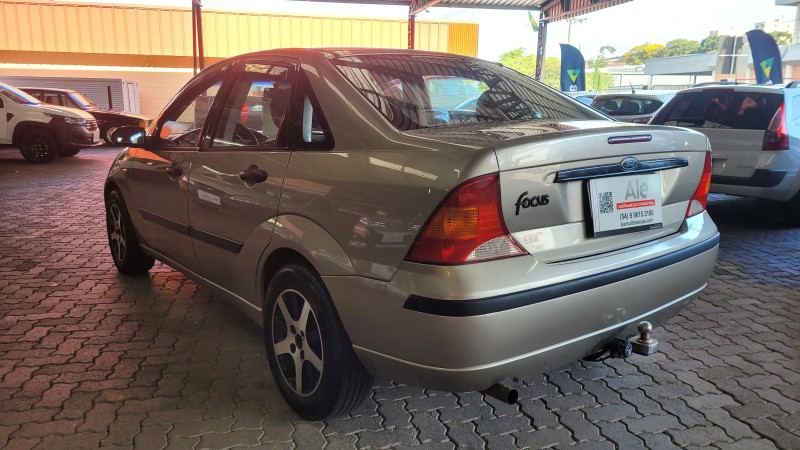 FOCUS 1.6 8V GASOLINA 4P MANUAL - 2005 - GARIBALDI