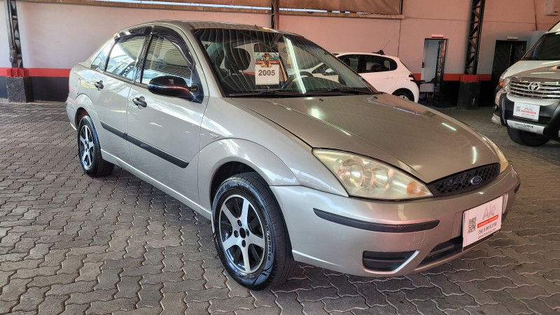 FOCUS 1.6 8V GASOLINA 4P MANUAL - 2005 - GARIBALDI