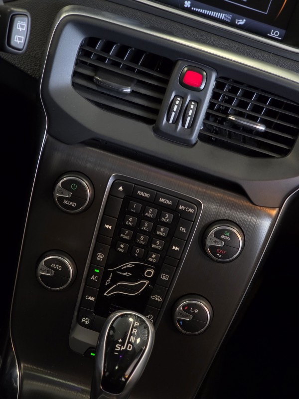 V40 2.0 T5 CROSS COUNTRY AWD TURBO GASOLINA 4P AUTOMÁTICO - 2014 - CAXIAS DO SUL