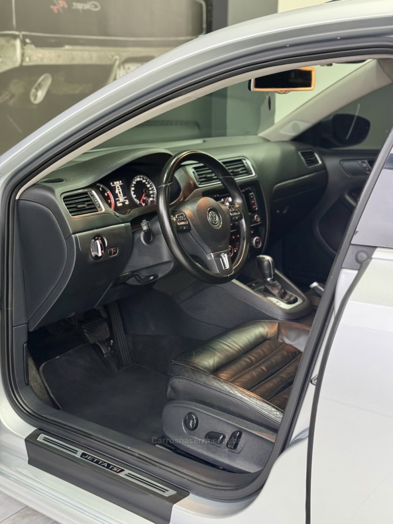 JETTA 2.0 TSI HIGHLINE 211CV GASOLINA 4P TIPTRONIC - 2014 - CAXIAS DO SUL