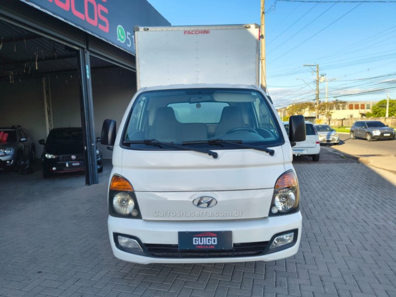 HR 2.5 LONGO BAÚ 4X2 16V 130CV TURBO INTERCOOLER DIESEL 2P MANUAL - 2014 - NOVO HAMBURGO