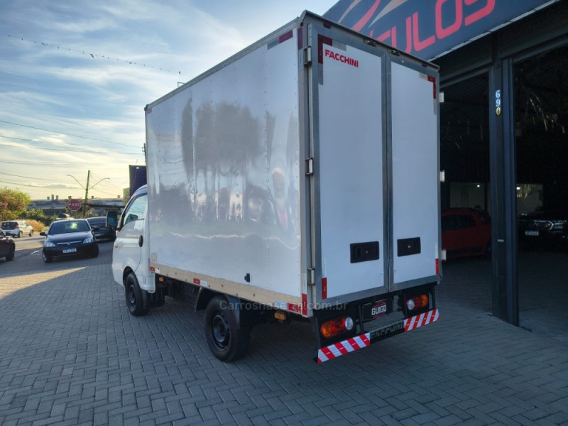 HR 2.5 LONGO BAÚ 4X2 16V 130CV TURBO INTERCOOLER DIESEL 2P MANUAL - 2014 - NOVO HAMBURGO