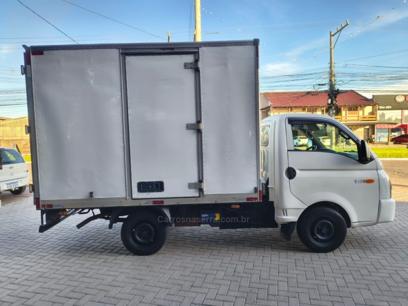 HR 2.5 LONGO BAÚ 4X2 16V 130CV TURBO INTERCOOLER DIESEL 2P MANUAL - 2014 - NOVO HAMBURGO
