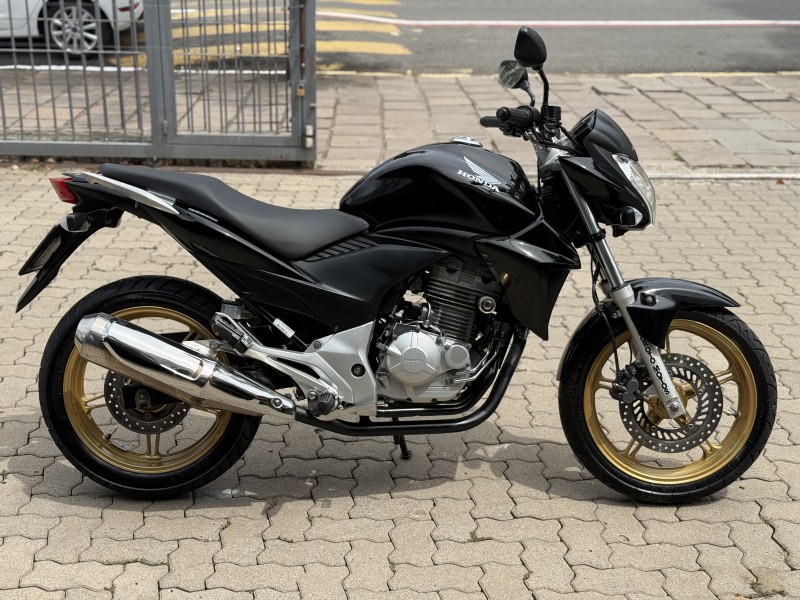CB 300R  - 2015 - BENTO GONçALVES