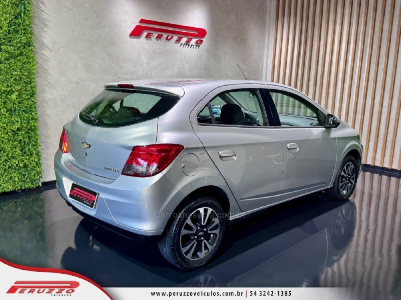 ONIX 1.4 MPFI LTZ 8V FLEX 4P MANUAL - 2015 - NOVA PRATA