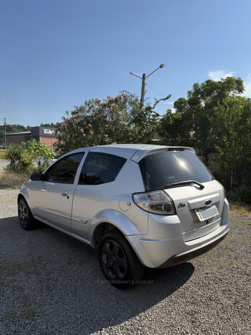 KA 1.0 SE PLUS 12V FLEX 4P MANUAL - 2012 - NOVA ARAçá