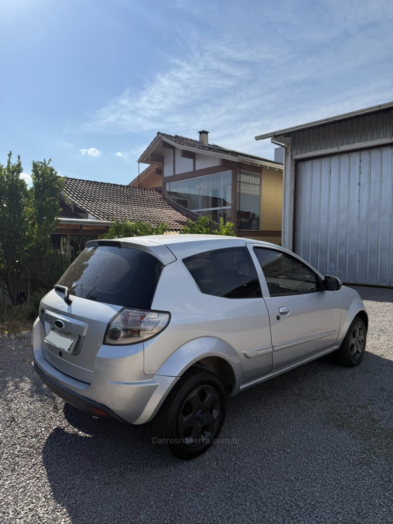 KA 1.0 SE PLUS 12V FLEX 4P MANUAL - 2012 - NOVA ARAçá