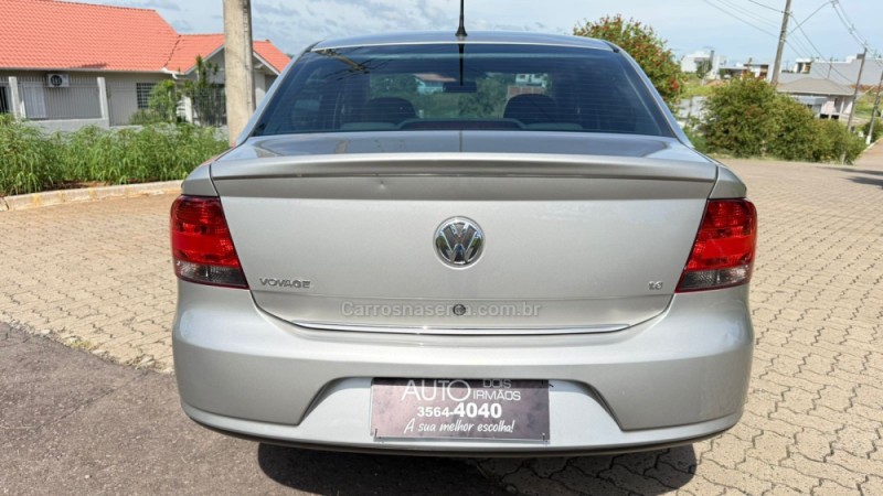 VOYAGE 1.6 MI COMFORTLINE 8V FLEX 4P MANUAL - 2011 - DOIS IRMãOS