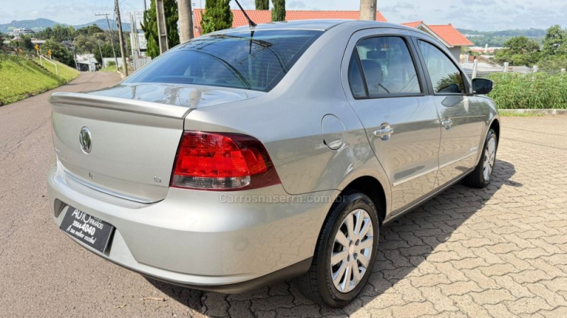 VOYAGE 1.6 MI COMFORTLINE 8V FLEX 4P MANUAL - 2011 - DOIS IRMãOS