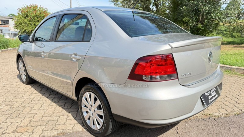 VOYAGE 1.6 MI COMFORTLINE 8V FLEX 4P MANUAL - 2011 - DOIS IRMãOS