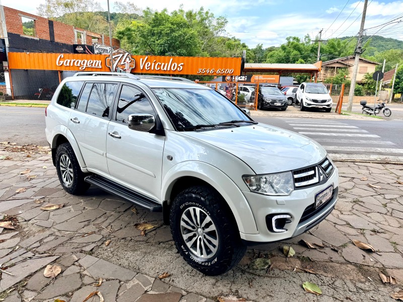 PAJERO DAKAR 3.2 HPE S 4X4 7 LUGARES 16V TURBO INTERCOOLER DIESEL 4P AUTOMÁTICO - 2017 - TRêS COROAS