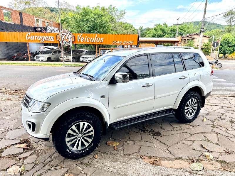 pajero dakar 3.2 hpe s 4x4 7 lugares 16v turbo intercooler diesel 4p automatico 2017 tres coroas