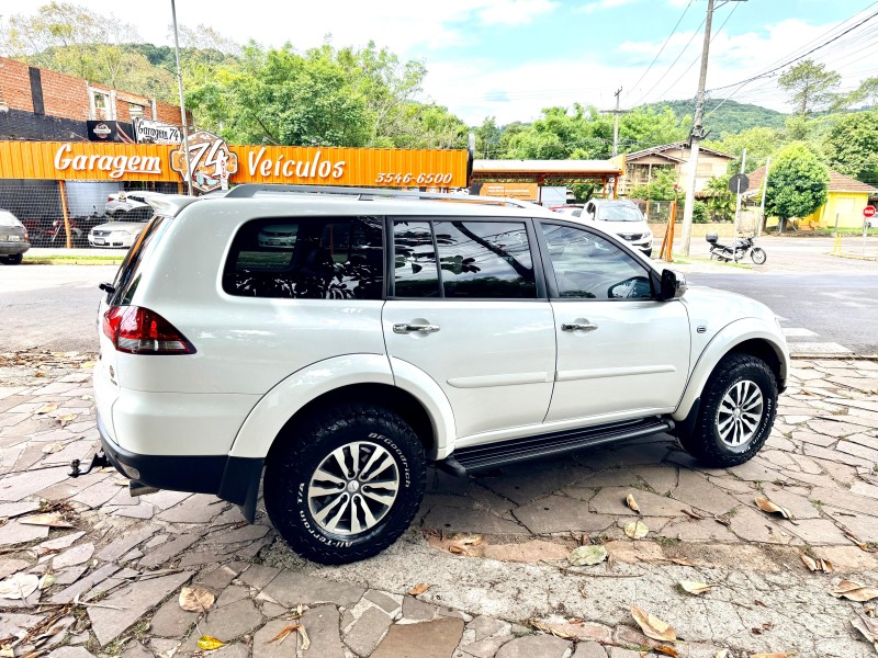 PAJERO DAKAR 3.2 HPE S 4X4 7 LUGARES 16V TURBO INTERCOOLER DIESEL 4P AUTOMÁTICO - 2017 - TRêS COROAS