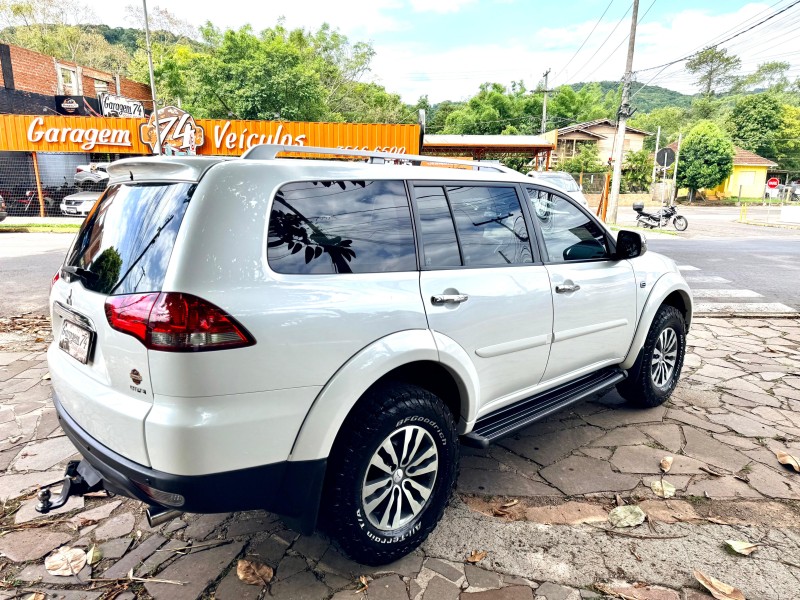 PAJERO DAKAR 3.2 HPE S 4X4 7 LUGARES 16V TURBO INTERCOOLER DIESEL 4P AUTOMÁTICO - 2017 - TRêS COROAS