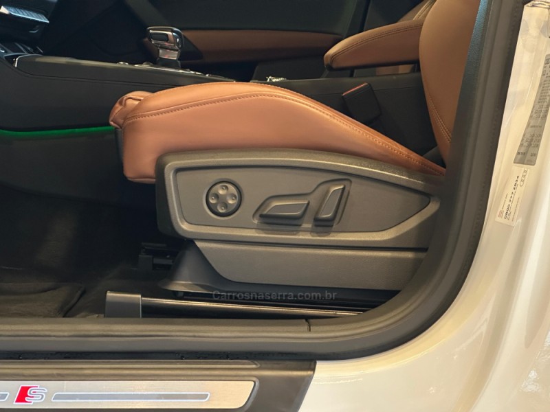 Q5 2.0 TFSI S LINE BLACK QUATTRO S TRONIC GASOLINA 4P - 2022 - CAXIAS DO SUL