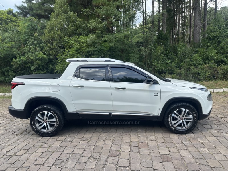 TORO 2.0 16V TURBO DIESEL VOLCANO AT9 4X4 AUTOMÁTICO - 2018 - NOVA PRATA