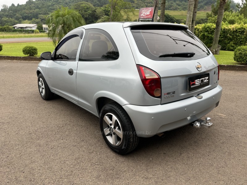 CELTA 1.0 MPFI VHC SPIRIT 8V GASOLINA 2P MANUAL - 2011 - BOM PRINCíPIO