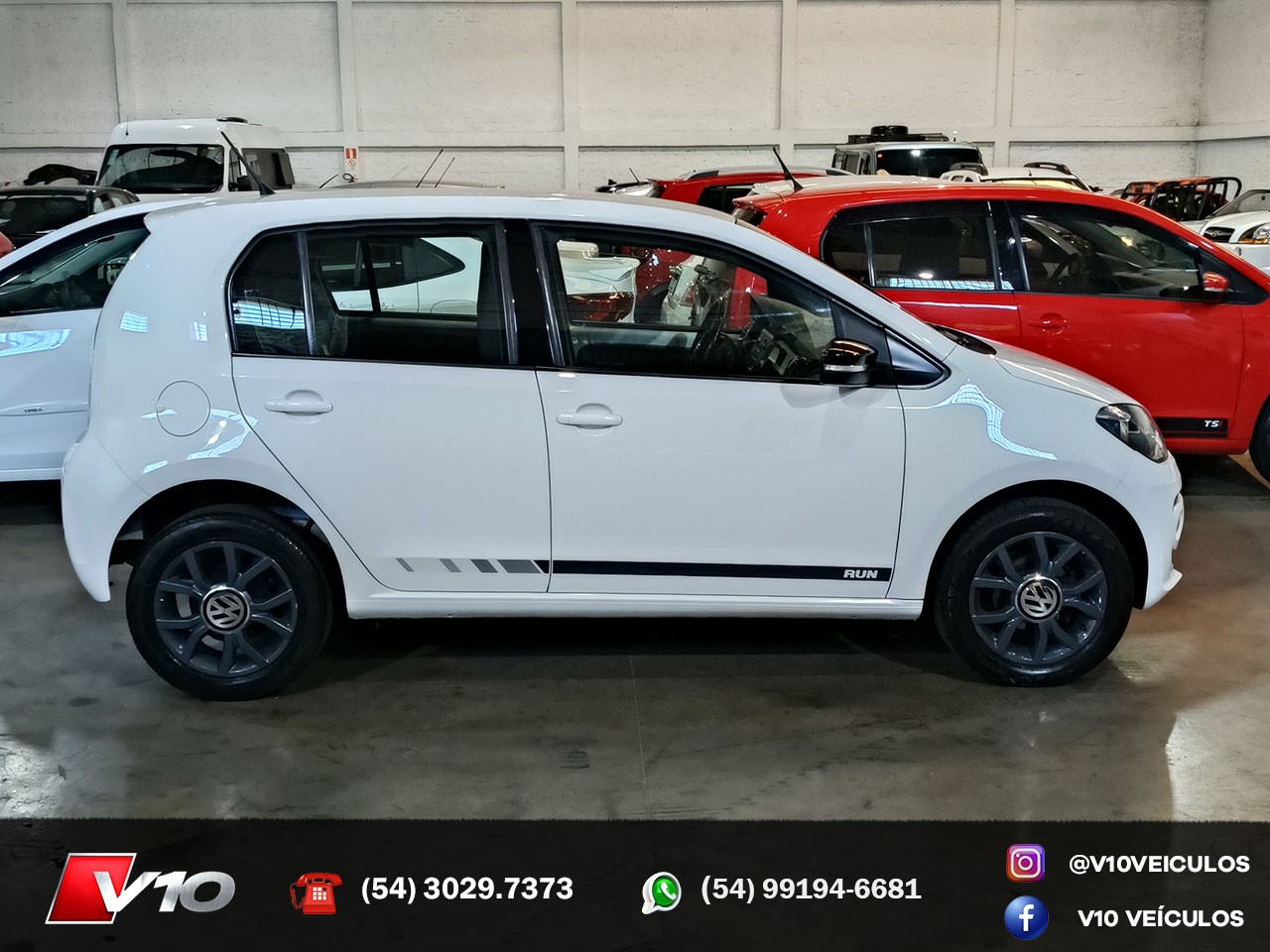 VOLKSWAGEN - UP - 2016/2017 - Branca - R$ 46.900,00