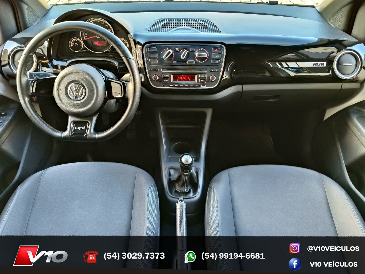 VOLKSWAGEN - UP - 2016/2017 - Branca - R$ 46.900,00