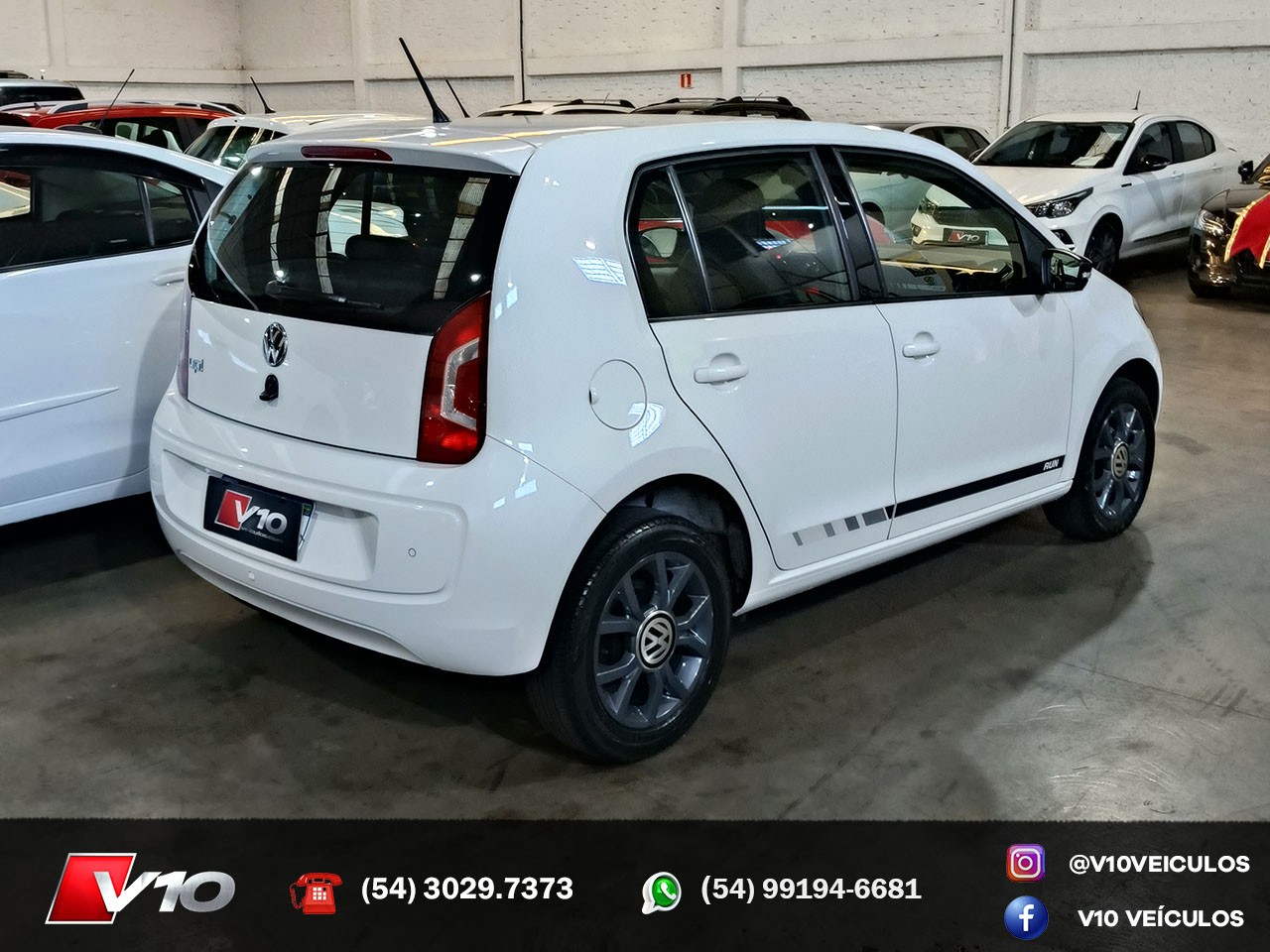 VOLKSWAGEN - UP - 2016/2017 - Branca - R$ 46.900,00