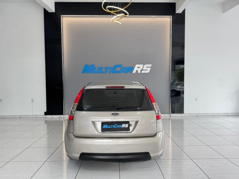 FIESTA 1.6 MPI CLASS 8V GASOLINA 4P MANUAL - 2009 - ESTâNCIA VELHA