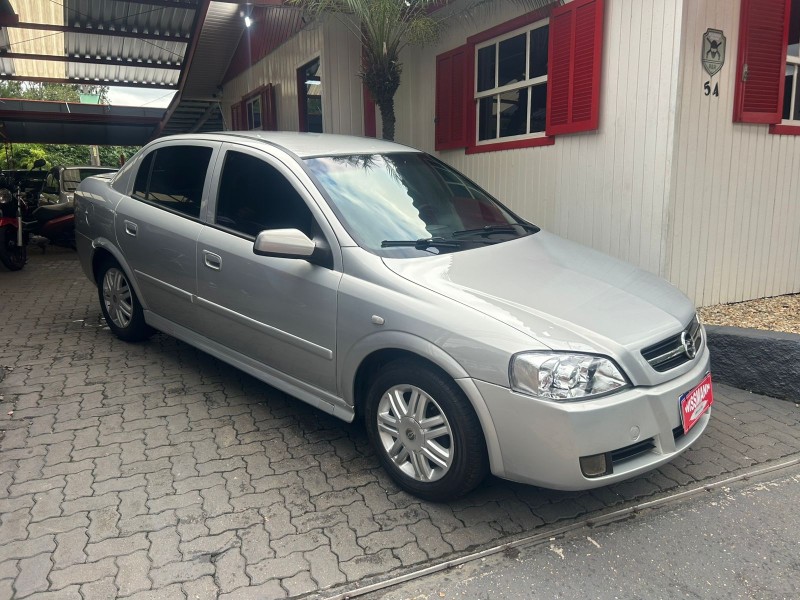 astra 2.0 mpfi cd sedan 8v gasolina 4p manual 2004 tres coroas