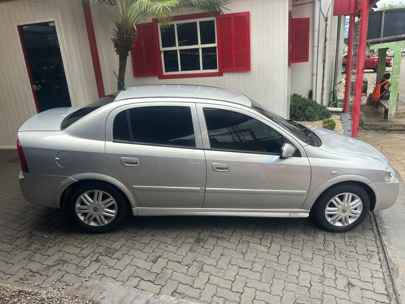 ASTRA 2.0 MPFI CD SEDAN 8V GASOLINA 4P MANUAL - 2004 - TRêS COROAS