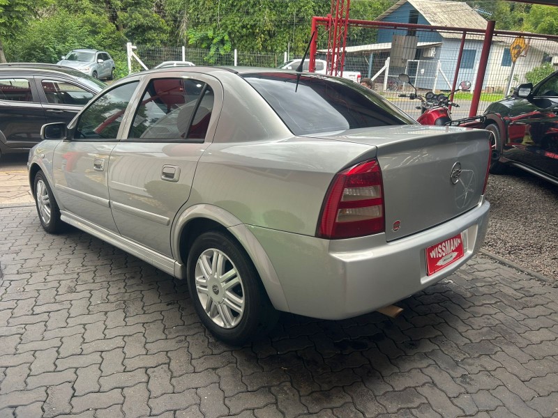 ASTRA 2.0 MPFI CD SEDAN 8V GASOLINA 4P MANUAL - 2004 - TRêS COROAS