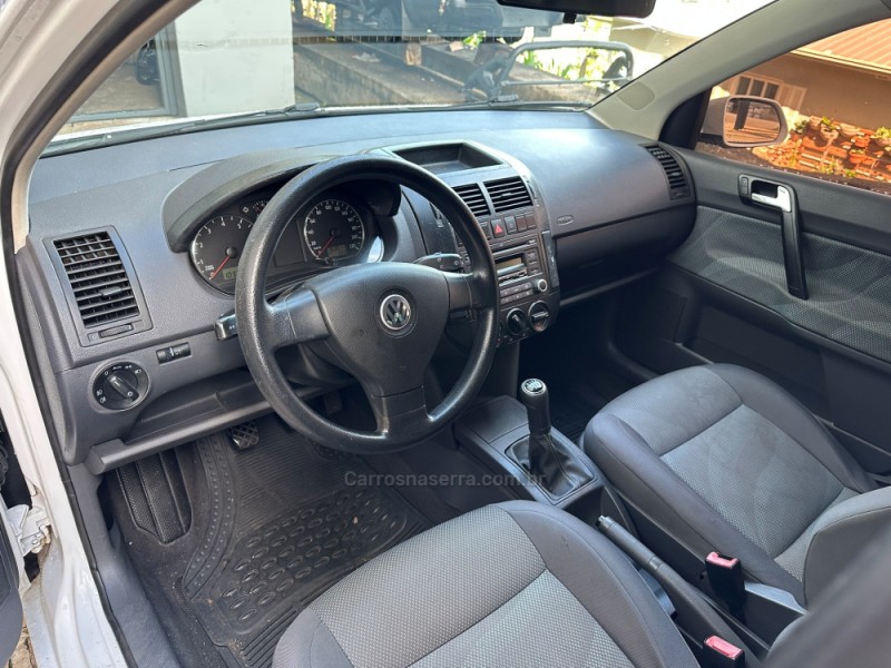 POLO 1.6 MI 8V FLEX 4P MANUAL - 2011 - GUAPORé