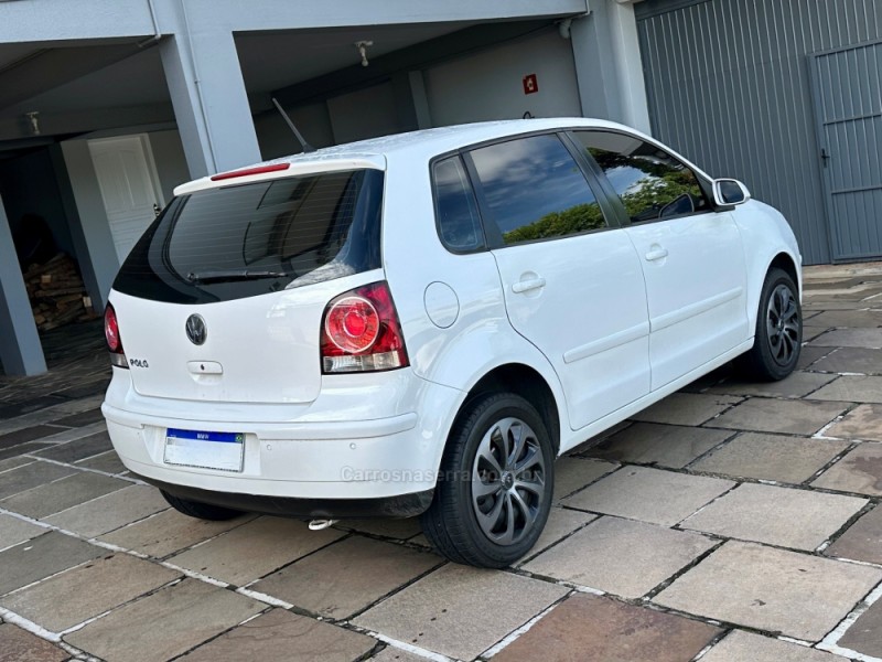 POLO 1.6 MI 8V FLEX 4P MANUAL - 2011 - GUAPORé