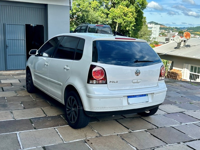 POLO 1.6 MI 8V FLEX 4P MANUAL - 2011 - GUAPORé