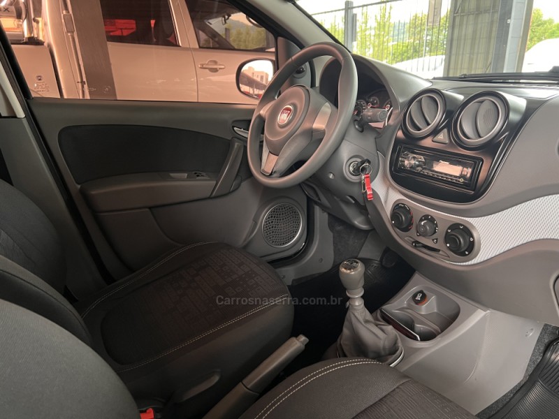 PUNTO 1.4 ATTRACTIVE 8V FLEX 4P MANUAL - 2012 - BOM PRINCíPIO