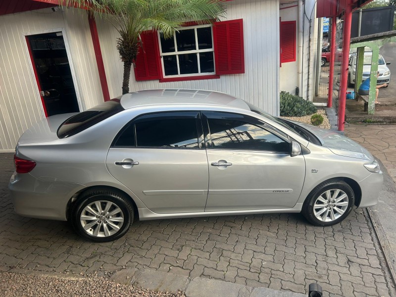 COROLLA 2.0 ALTIS PREMIUM 16V FLEX 4P AUTOMÁTICO - 2012 - TRêS COROAS
