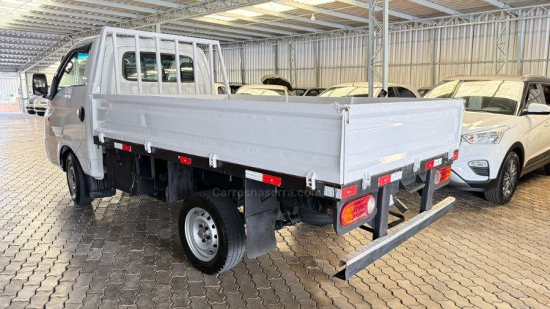 HR 2.5 LONGO SEM CAÇAMBA 4X2 16V 130CV TURBO INTERCOOLER DIESEL 2P MANUAL - 2016 - DOIS IRMãOS